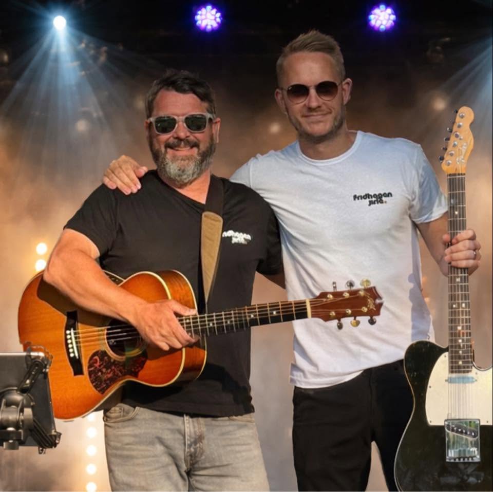 The duo Fridhagen / Jirle on stage with guitars under the stage lights
