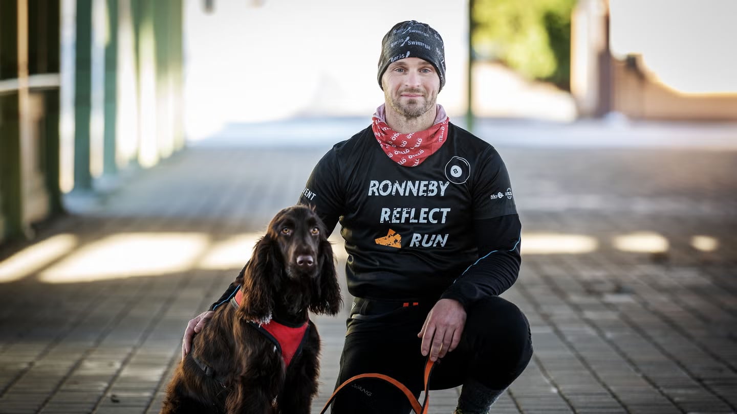 Fredrik Hedlund, grundare av Evolvent Experience, i Ronneby med sin hund